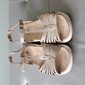 JBU Off White Sandals size 10M